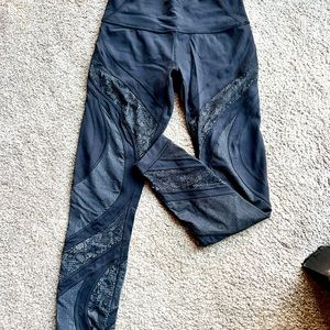 Lululemon size 6 lace leggings